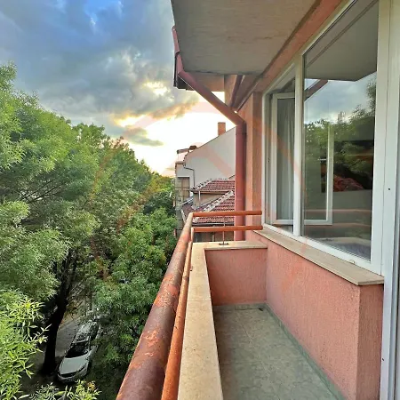 Apartment Tranquil Retreat In The Heart Of Sofia: 2br Sofia